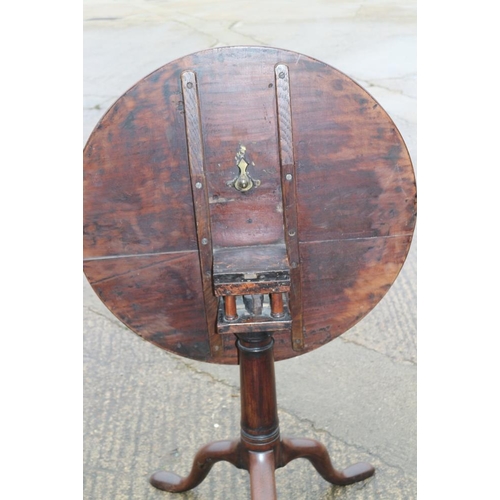 306 - A Georgian mahogany circular tilt top occasional table with birdcage and barrel turned column, on tr... 