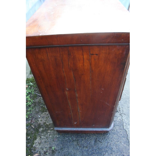 318 - A Victorian mahogany chest of two short and two long drawers, on block base, 40 1/2