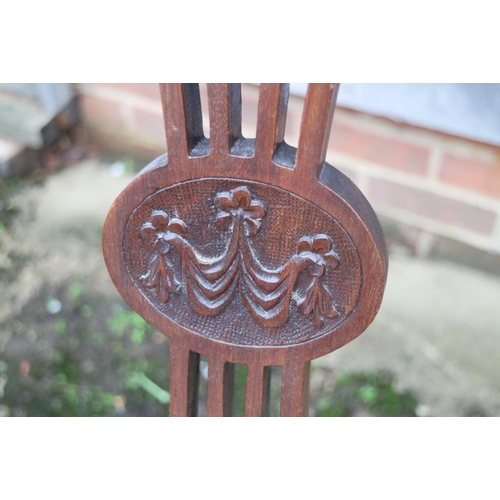 375 - A set of four Edwardian walnut pierced shaped splat back dining chairs with drop-in seats, on cabrio... 