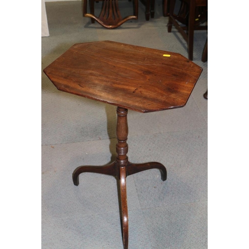 333 - A Georgian provincial mahogany octagonal top occasional table, on turned column and tripod splay sup... 