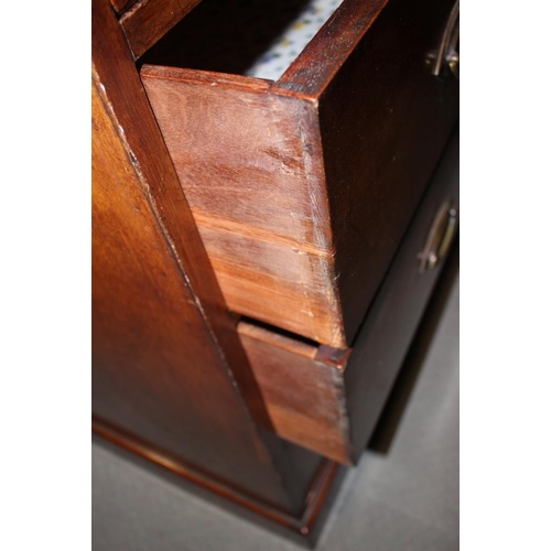 428 - An Edwardian mahogany chest of two short and three long graduated drawers, on block base, 41