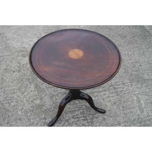 437 - A Georgian mahogany circular fan paterae inlaid tilt top table, on birdcage and turned column tripod... 