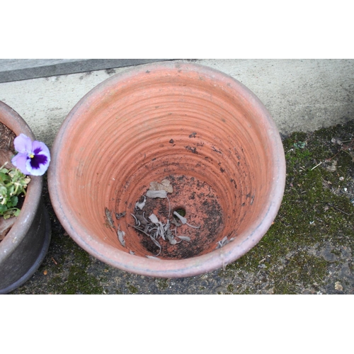 626 - A pair of tapered terracotta plant pots, 12 1/4