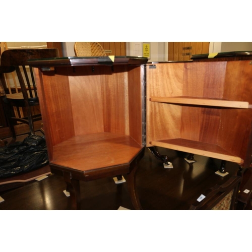 525 - A polished as mahogany octagonal drinks table, fitted single door, on cabriole supports, 18