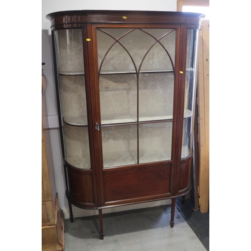 543 - An Edwardian walnut and line inlaid shape front display cabinet enclosed Gothic lattice glazed door,... 