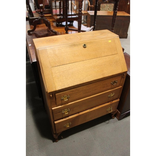 550 - A light oak fall front bureau with fitted interior over three long drawers, on cabriole supports, 30... 