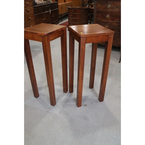 559 - Two hardwood jardiniere stands, 14