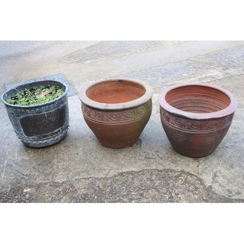 625 - A pair of terracotta plant pots with undulated decoration, 16