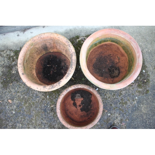 628 - A pair of bulbous terracotta plant pots, 13 3/4