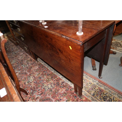 548 - An early 20th century mahogany Sutherland dining table, 41