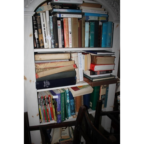 281 - A large collection of books and novels, mostly non-fiction
COLLECT