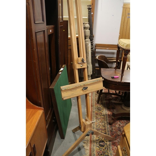 558 - An artist's full-size studio easel