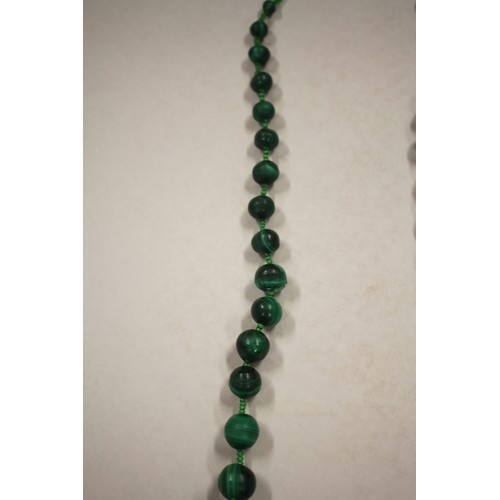 327 - A jadeite graduated pebble bead necklace, 36