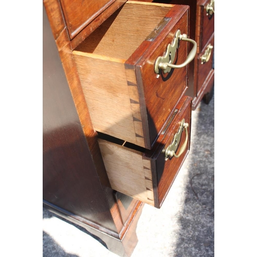 407 - A Georgian mahogany kneehole writing desk with lift-up lid and fitted interior over six drawers and ... 