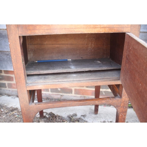 410 - A Georgian mahogany wash stand with fitted interior, over cupboard (drawer missing), 18