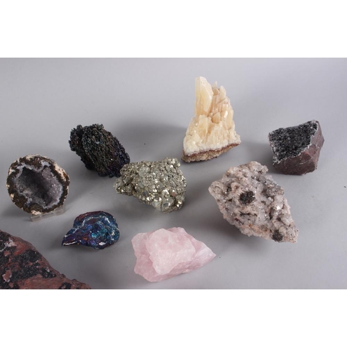 196 - A collection of minerals and geodes, including chalcopyrite, rose quartz, etc