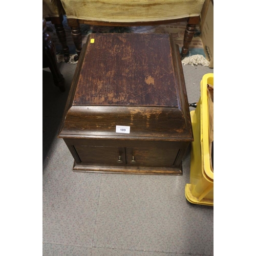 189 - An HMV model 103 oak cased gramophone and a collection of records