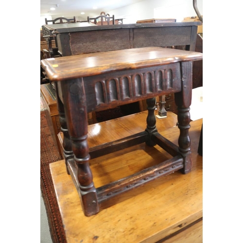 385 - An oak side table, on turned and stretchered supports, 17 3/4