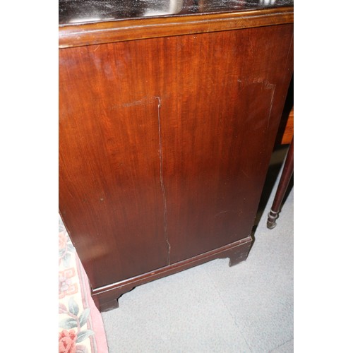 407 - A Georgian mahogany kneehole writing desk with lift-up lid and fitted interior over six drawers and ... 