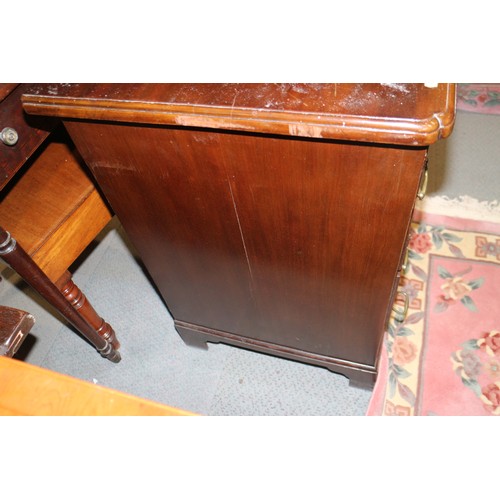 407 - A Georgian mahogany kneehole writing desk with lift-up lid and fitted interior over six drawers and ... 