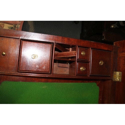 407 - A Georgian mahogany kneehole writing desk with lift-up lid and fitted interior over six drawers and ... 