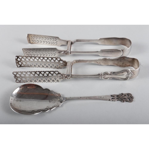 254 - A pair of Georgian silver sandwich servers, 7.1oz troy approx, a similar pair of plated sandwich ser... 