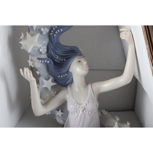 29 - A Lladro porcelain figure, 