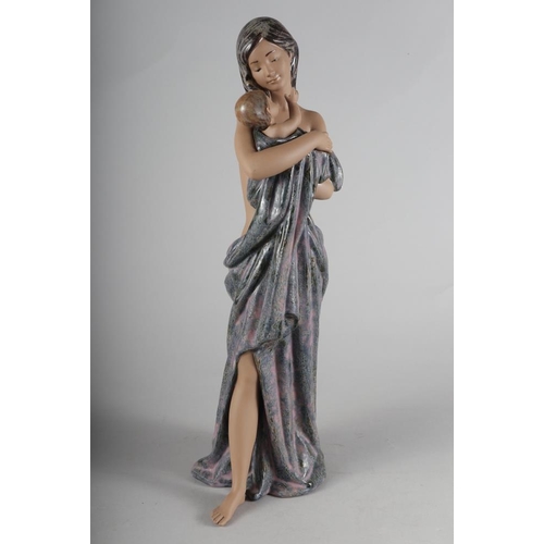 32 - A Lladro porcelain figure of a mother and child, 