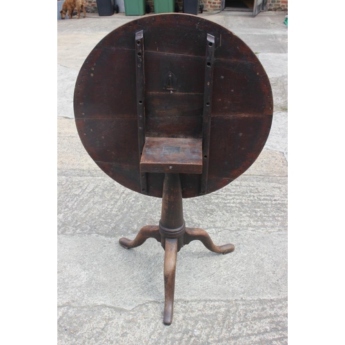 364 - A late 18th century provincial oak circular tilt top occasional table, on cannon barrel turned colum... 