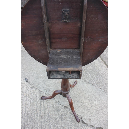 369 - An 18th century mahogany circular occasional table, on tripod base, 30