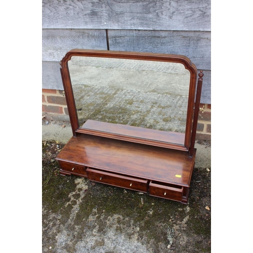 418 - A mahogany swing frame toilet mirror, on plateau base, fitted three drawers on ogee bracket feet, 26... 