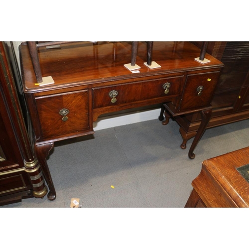 441 - A walnut kneehole dressing table, on cabriole supports, 42