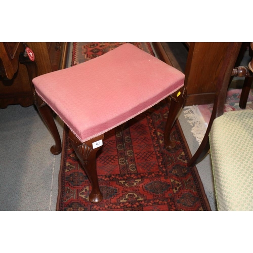 442 - A rectangular dressing stool, upholstered in a pink fabric, on shell carved cabriole supports