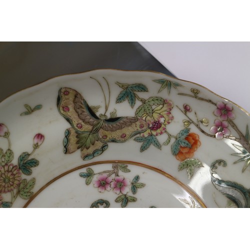 107 - A Chinese porcelain famille verte dish, decorated butterflies and flowers with seal mark to base, 7 ... 