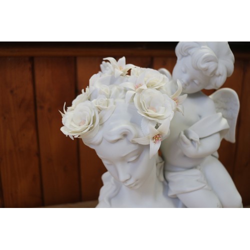 35 - A Lladro porcelain bust of a woman and child, 