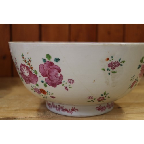 105 - A 19th century Chinese export famille rose bowl, 9