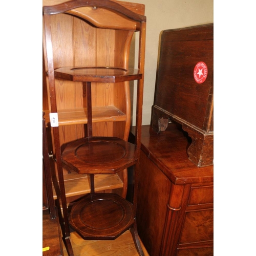 625 - A walnut Sutherland tea table, on panel end supports and cabriole feet, 24