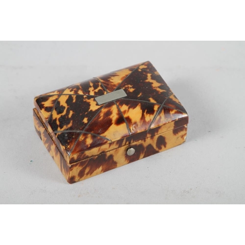 208 - A 19th century tortoiseshell and pewter line inlaid ring box, 3