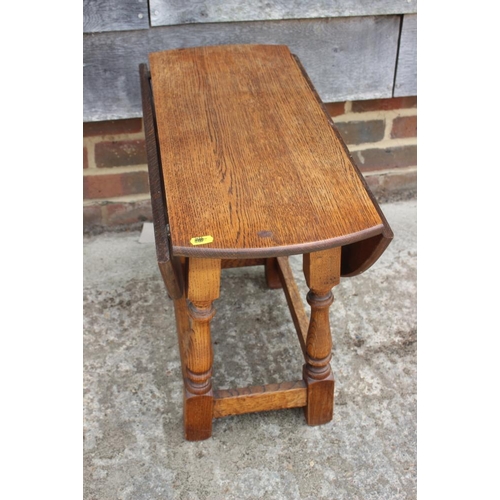 650 - A mahogany gate leg table with pierced sides, 21