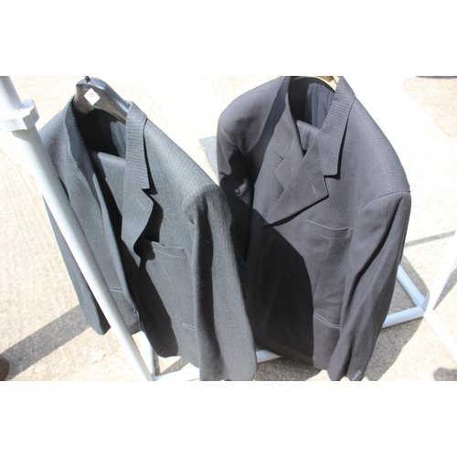 226 - An Emanuel Ungaro two-piece suit, size 46R approx, and a Gieves & Hawkes two-piece suit, size 46R