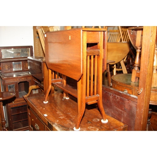 628 - A mahogany gate leg octagonal table with slatted sides, on splayed supports, 26 1/2