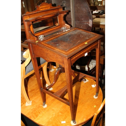 629 - A lady's mahogany and inlaid writing desk with raised shaped mirror back, on square tapered castored... 