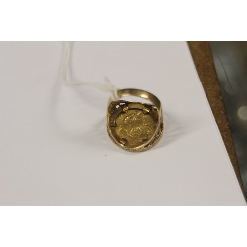 435 - An 1895 gold half-sovereign, in gold ring mount (hallmarks rubbed), size S, 8.4g