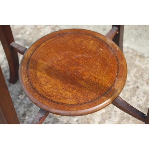 646 - An Edwardian walnut and inlaid circular two-tier occasional table, on splay supports, 18