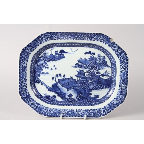 115 - A Chinese octagonal blue and white meat plate with proto-Willow pattern design, 16