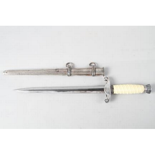 176 - An officer's German army dagger, in metal scabbard, no maker, 15 1/2