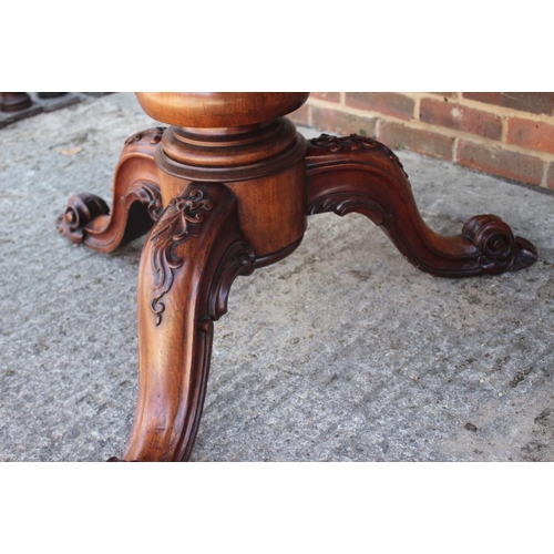 513 - A Victorian figured mahogany scrub top circular dining table, on turned column and carved tripod spl... 