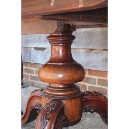 513 - A Victorian figured mahogany scrub top circular dining table, on turned column and carved tripod spl... 