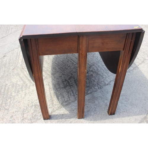 599 - A mahogany oval drop leaf dining table, on chamfered supports, 67