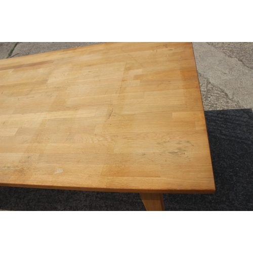 633 - An oak dining table, on square taper supports, 87